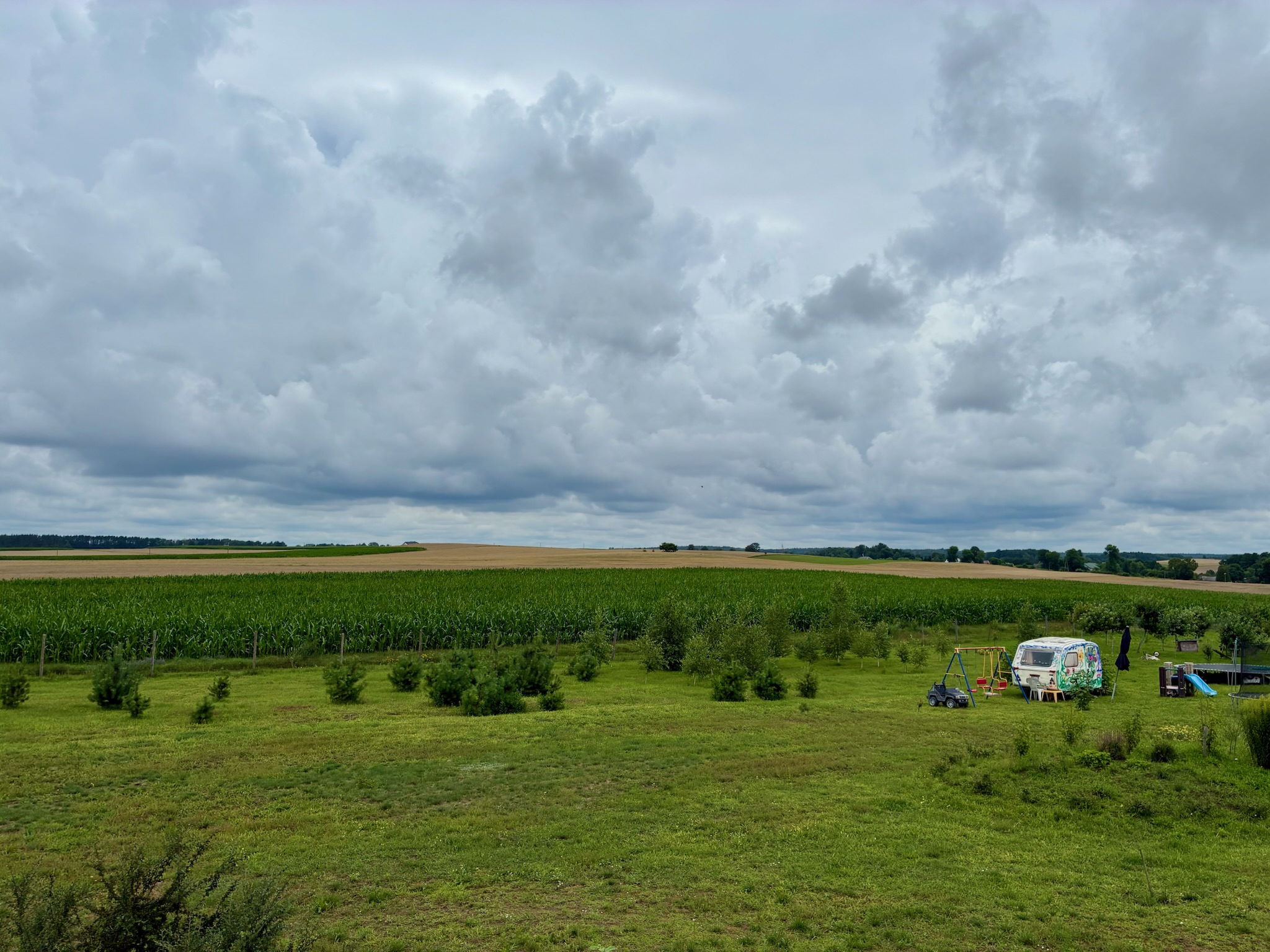 Rozległa działka i panorama okolicy